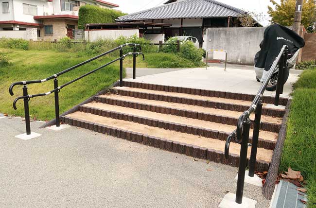 案内板2A号・2連ステップ