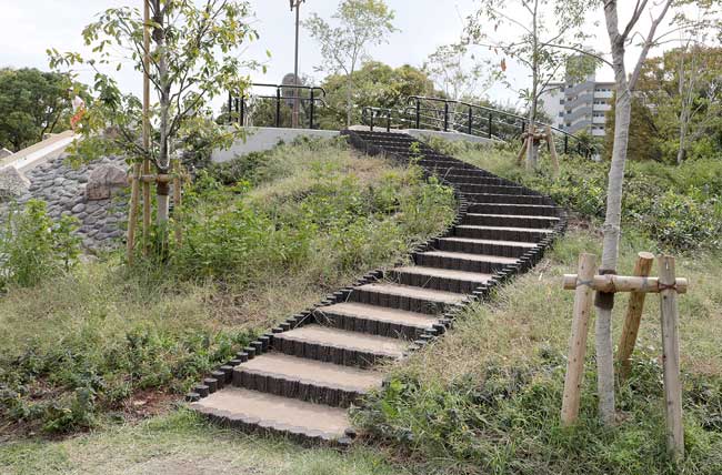 片面5連縁石