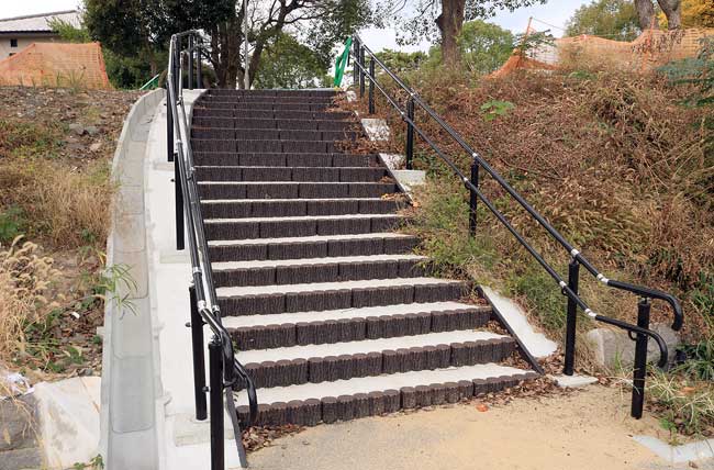 片面5連縁石