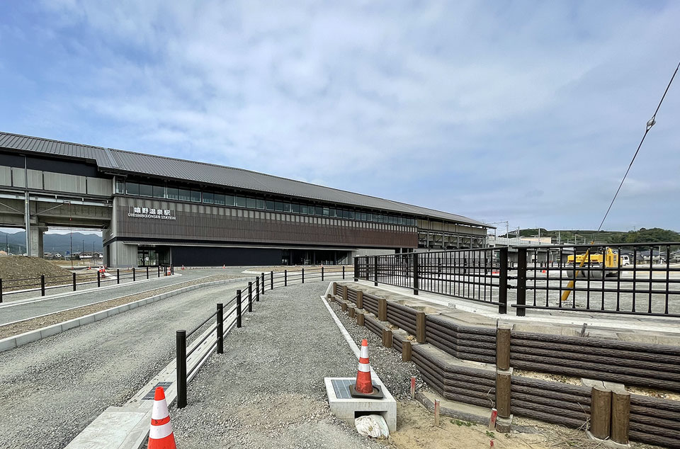 丸太+イタロック(共和コンクリー工業社製)